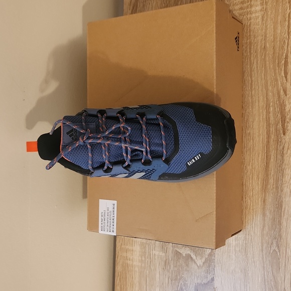 Gently worn Boys Addias Terrex Trail shoe size 1.5 Navy Blue, Orange, and Grey - Picture 2 of 2